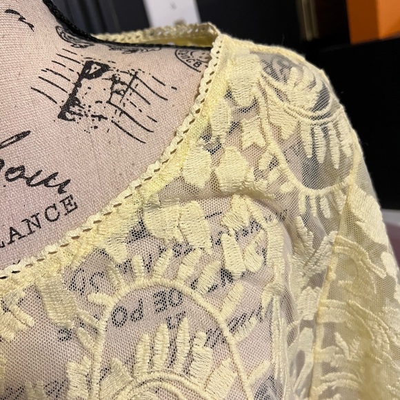 Code x Mode Lace Top - Picture 3 of 9